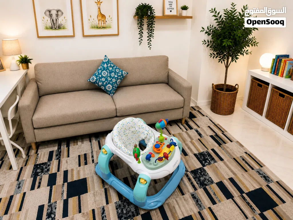 Junior Brand Baby Walker Almost New عربة للاطفال ماركة جونيور جديدة تقريباً