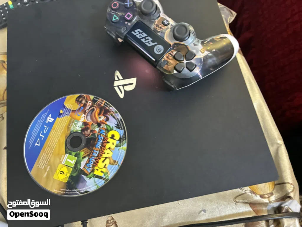 PS4 pro 1 terabyte plus gifts and controllers high quality