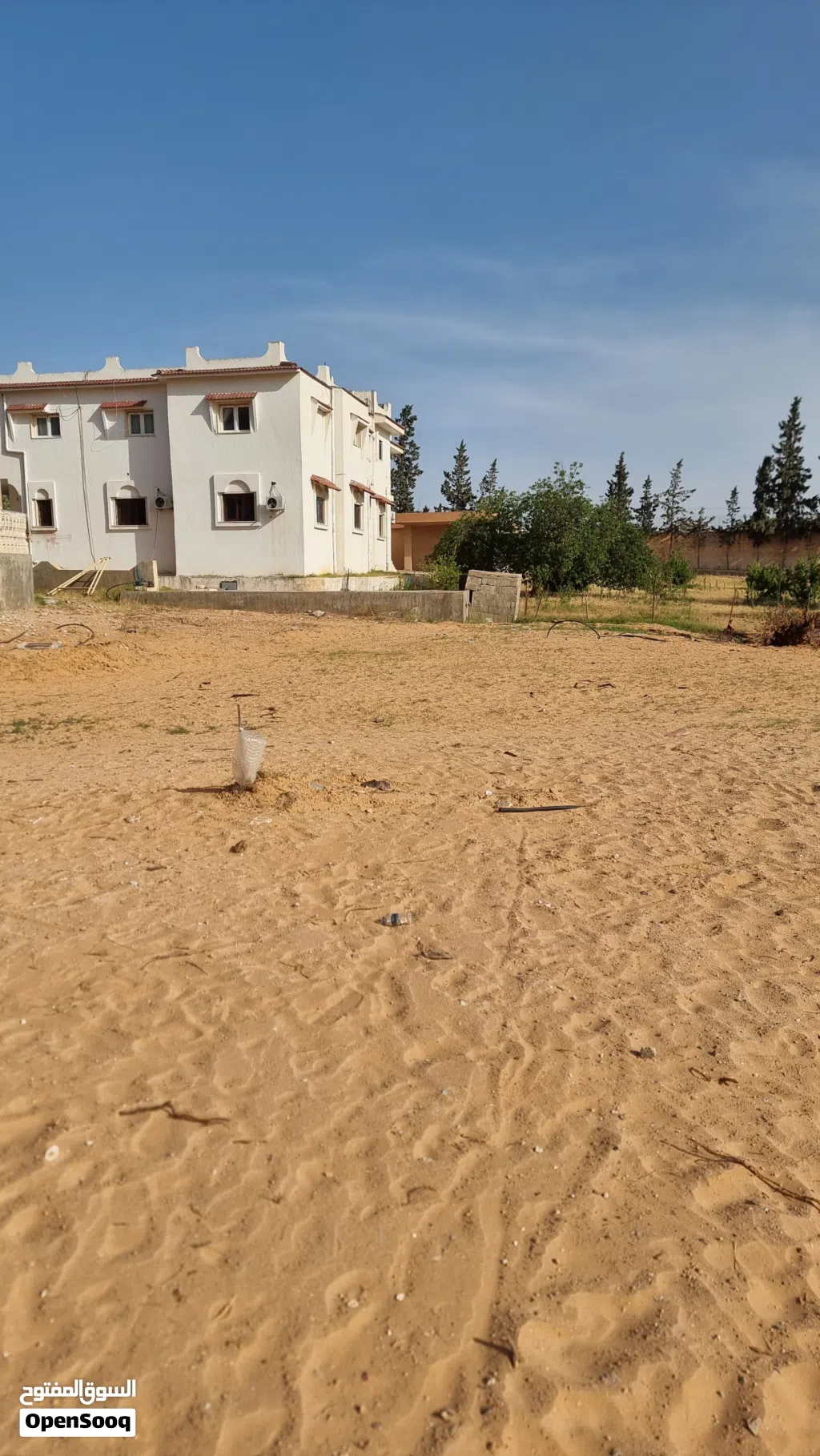 ارض سكنية في عين زارة طريق المشتل امام سوق الغزيوي ف قلب المشتل ملك مقدس 309م جهة سكنية الله يبارك