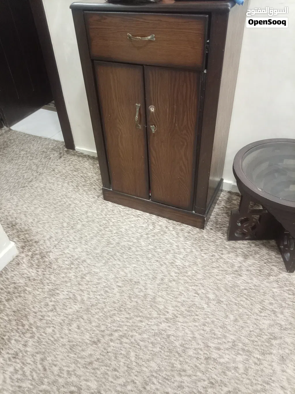 موكيت وطاولات