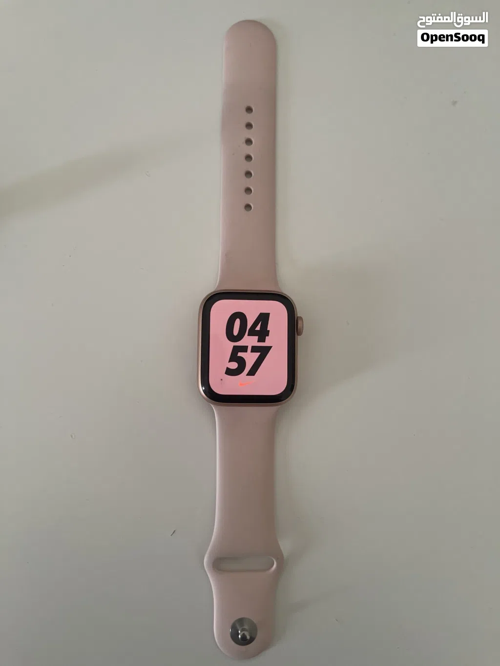 ساعة ابل First gen SE في حالة فوق الممتاز Apple watch SE first gen in excellent condition