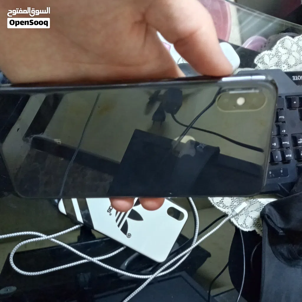 موجود xsmax الجهاز وكاله كلشي اصلي فقط مغير بطاريه فكك من جهاز تاني