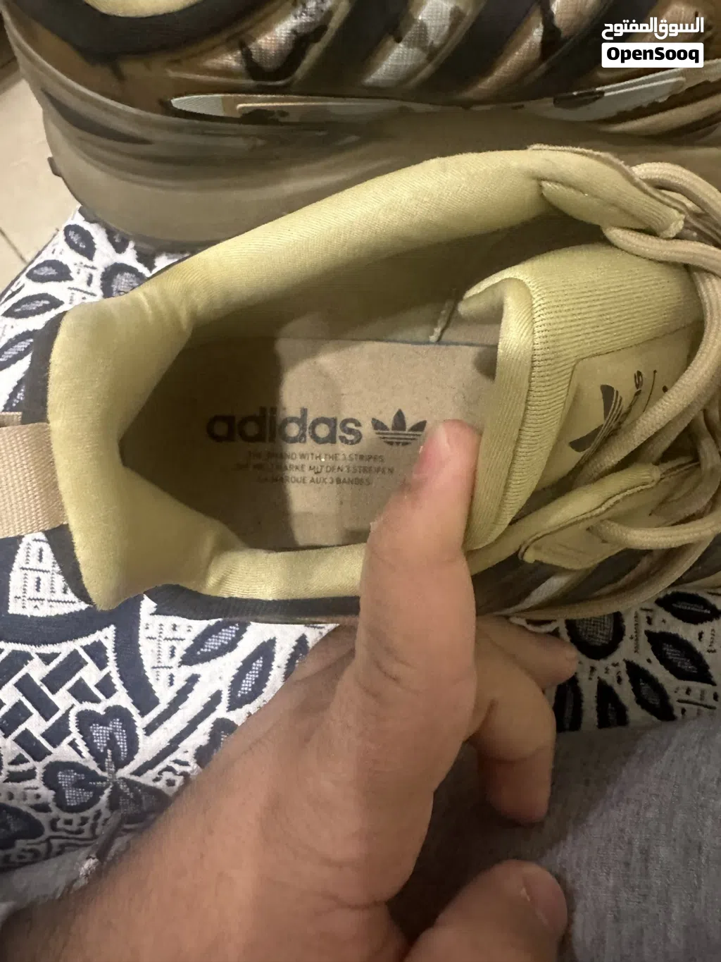 البيع عزكم الله جوتي adidas حاله ممتازه تنظيف خيوط اصليه السعر الشرا 45 سعر15 دينار الصامل