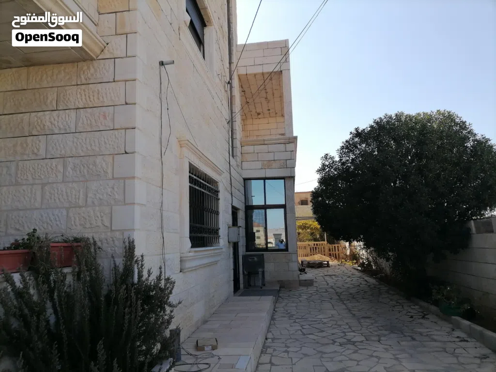 قطعة ارض مقام عليها بناء مميز -للبيع -بدران