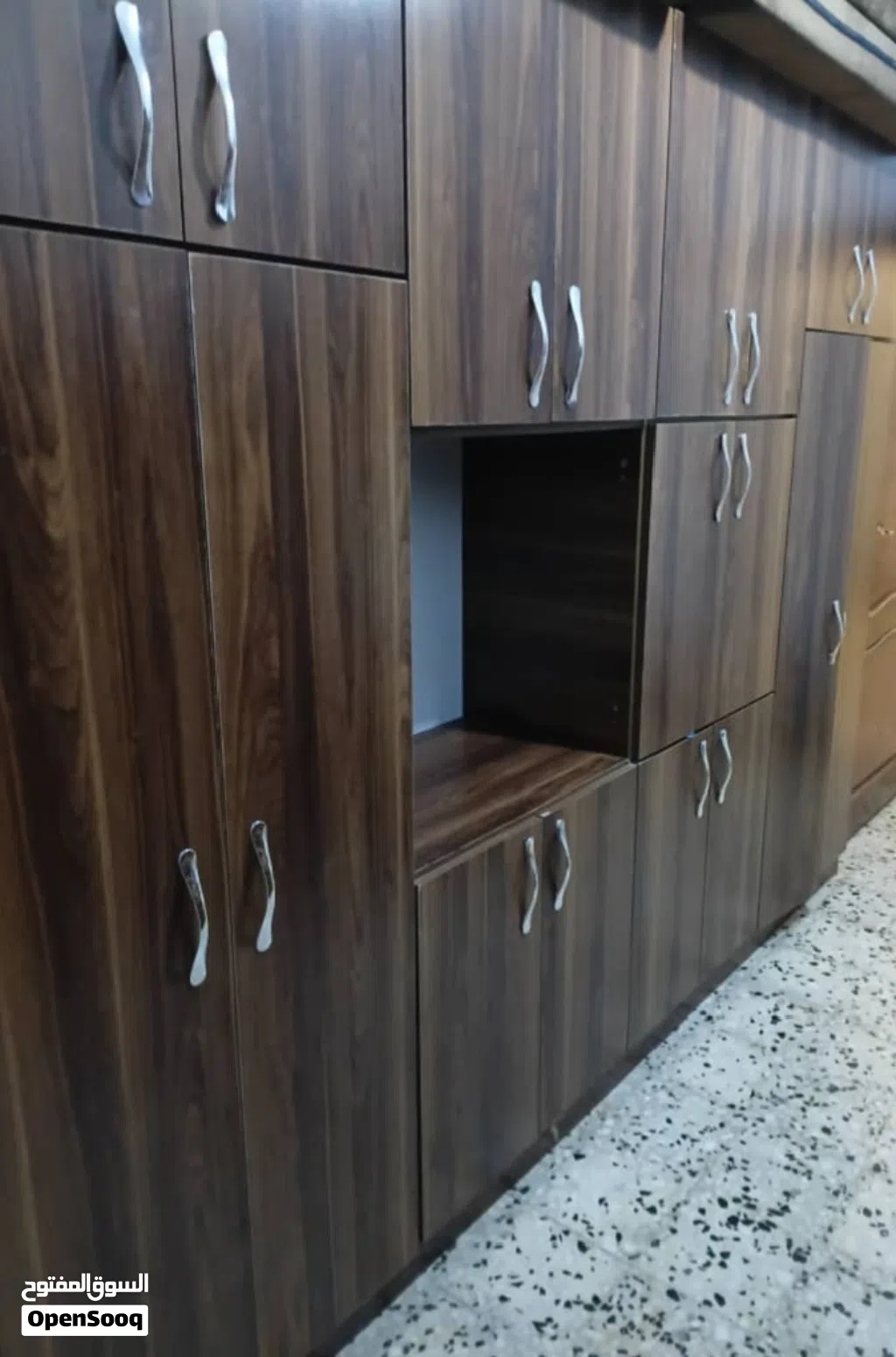 دولاب شبه جديد