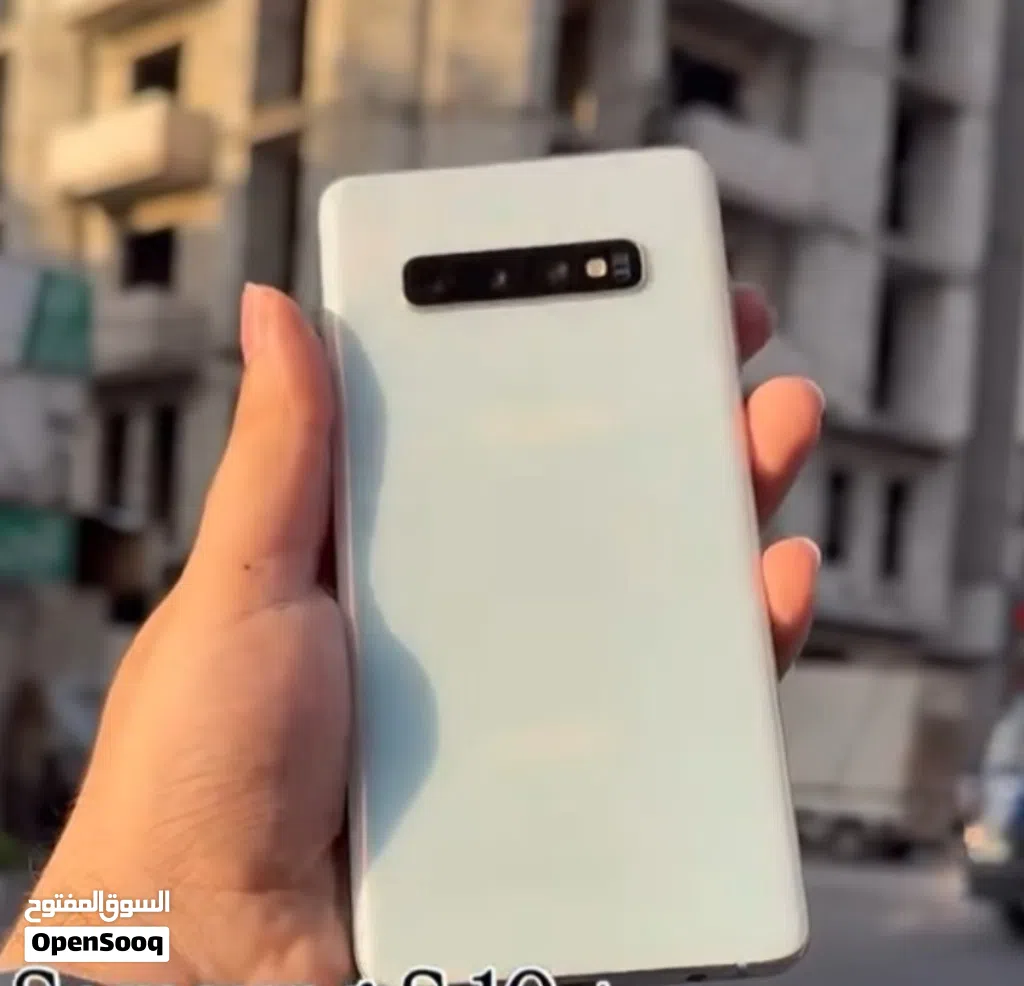 جالاكسي S10 بلس سامسونج أبيض بحالة ممتازة مع ملحقات وذاكرة 128 جيجابايت عربي وامريكي توصيل وهديااااا