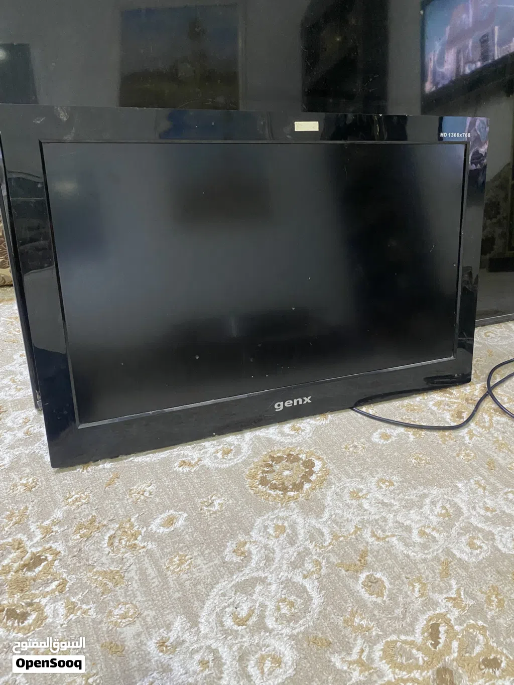 طابعه اتش بي مع شاشه وجهاز كمبيوتر مكتبي