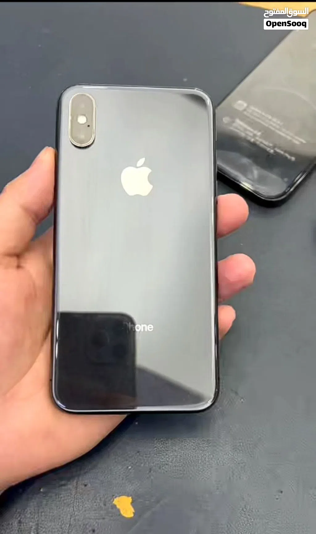 للبيع iPhone XS Max - 256GB سعة تخزين 256 جيجا البطارية 100% الجهاز بحالة جيدة ويعمل بكفاء
