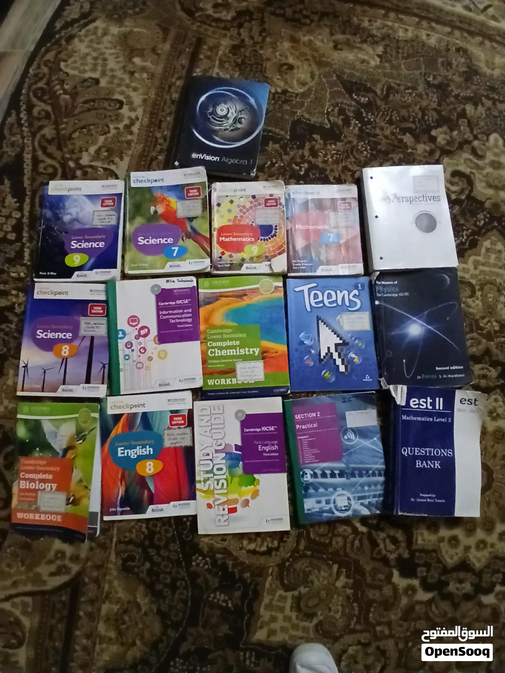 كتب igcse و sat للبيع مستعمل بسعر نظيف جميع الكتب موجودة في الصور اهلا وسهلا