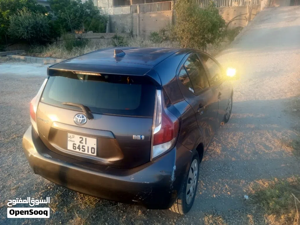 تويوتا بريوس Prius C