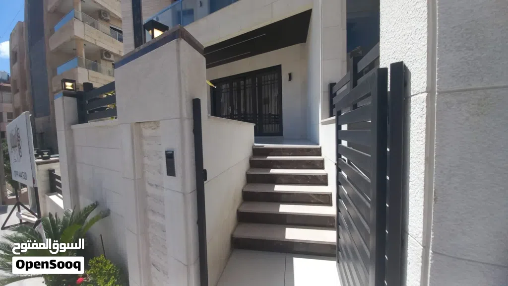 شقة فاخرة لللايجار في ام اذينة ( Property 49032 )-164956