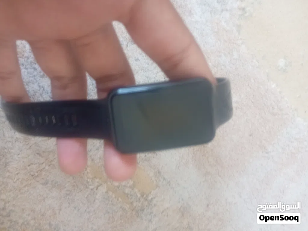 ساعه هواوي مستخدمه باستعمال خفيف