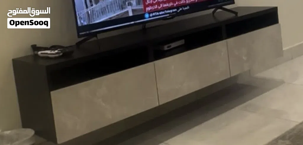 طاولة تلفاز جداريه معلقه