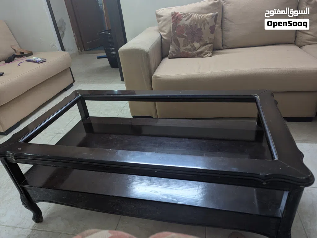 طاولة وسط واثنين جانبيات