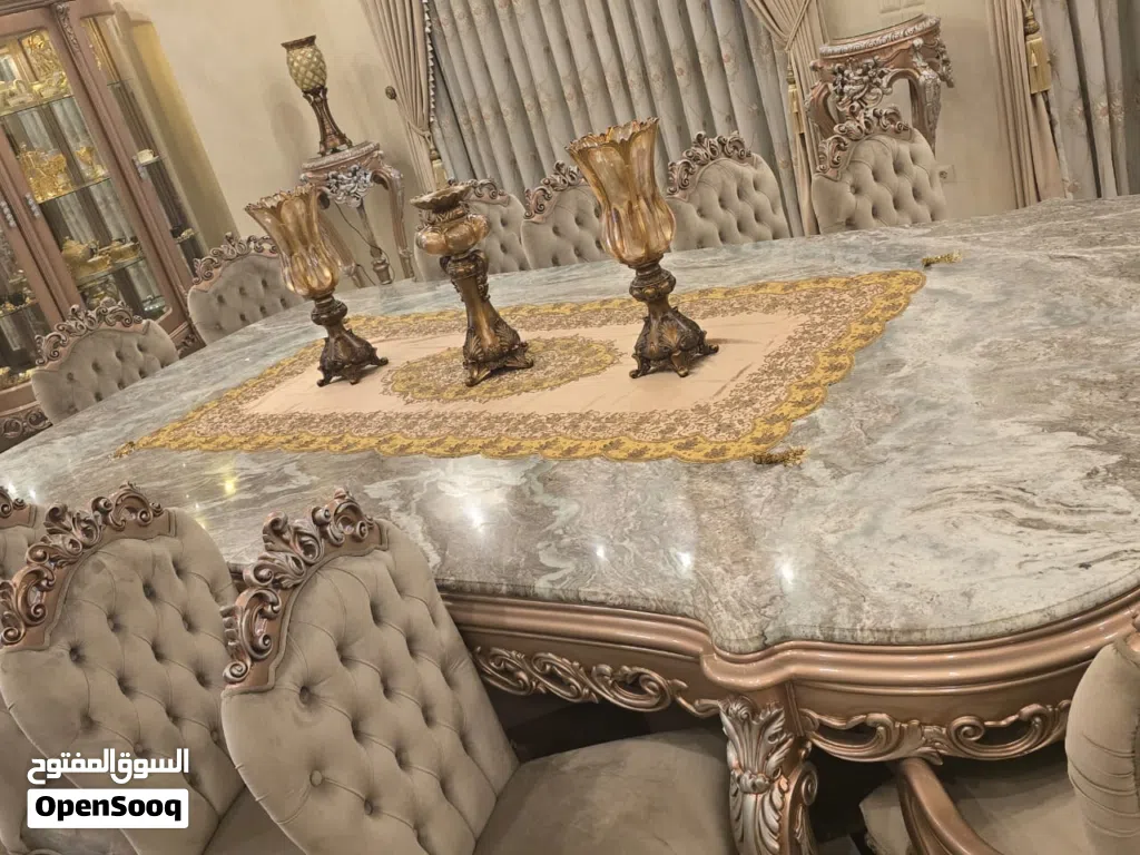 طاولة سفرة بكامل مستلزماتها