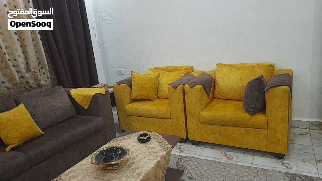 طقم كنب وطاولة للبيع
