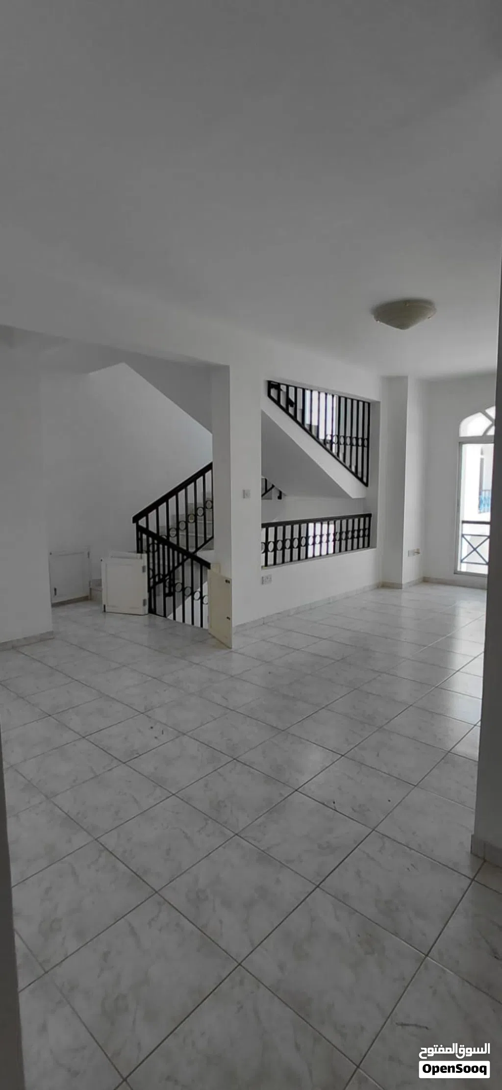 للايجار - فيلا دوبلكس في مدينة السطان قابوس مسقط For rent - Duplex villa in Sultan Qaboos City, Mus