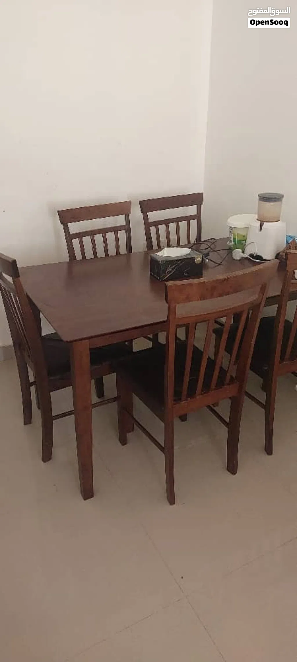 طاولة طعام