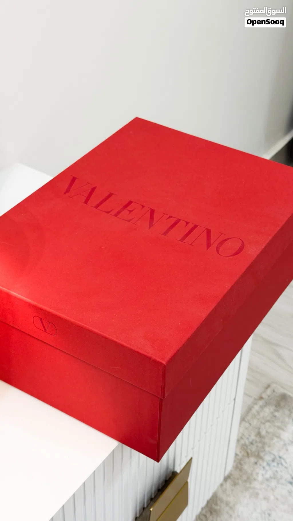 للبيع كاب VALENTINO