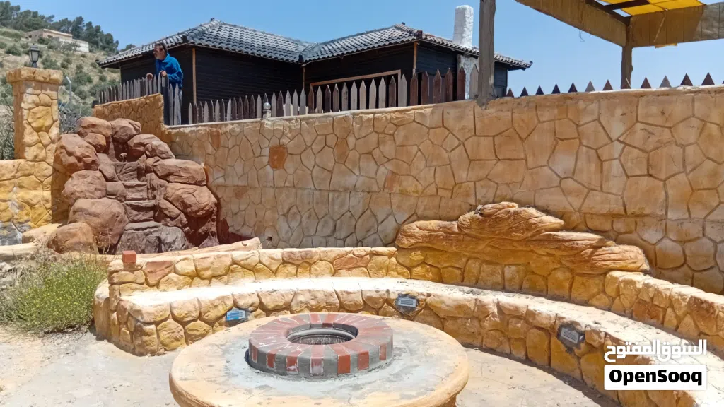 مررعه 4 دونم مرتفعه فيها شاليه كوخ