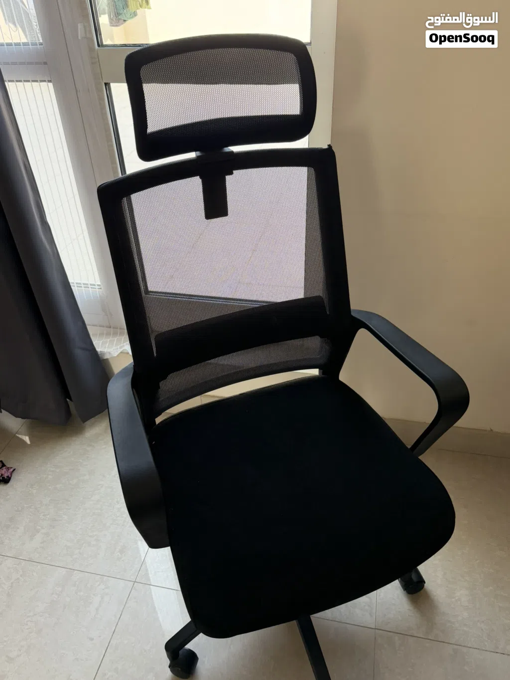 مكتب و كرسي دراسي للمنزل بحالة الجديد Desk and Chair almost new