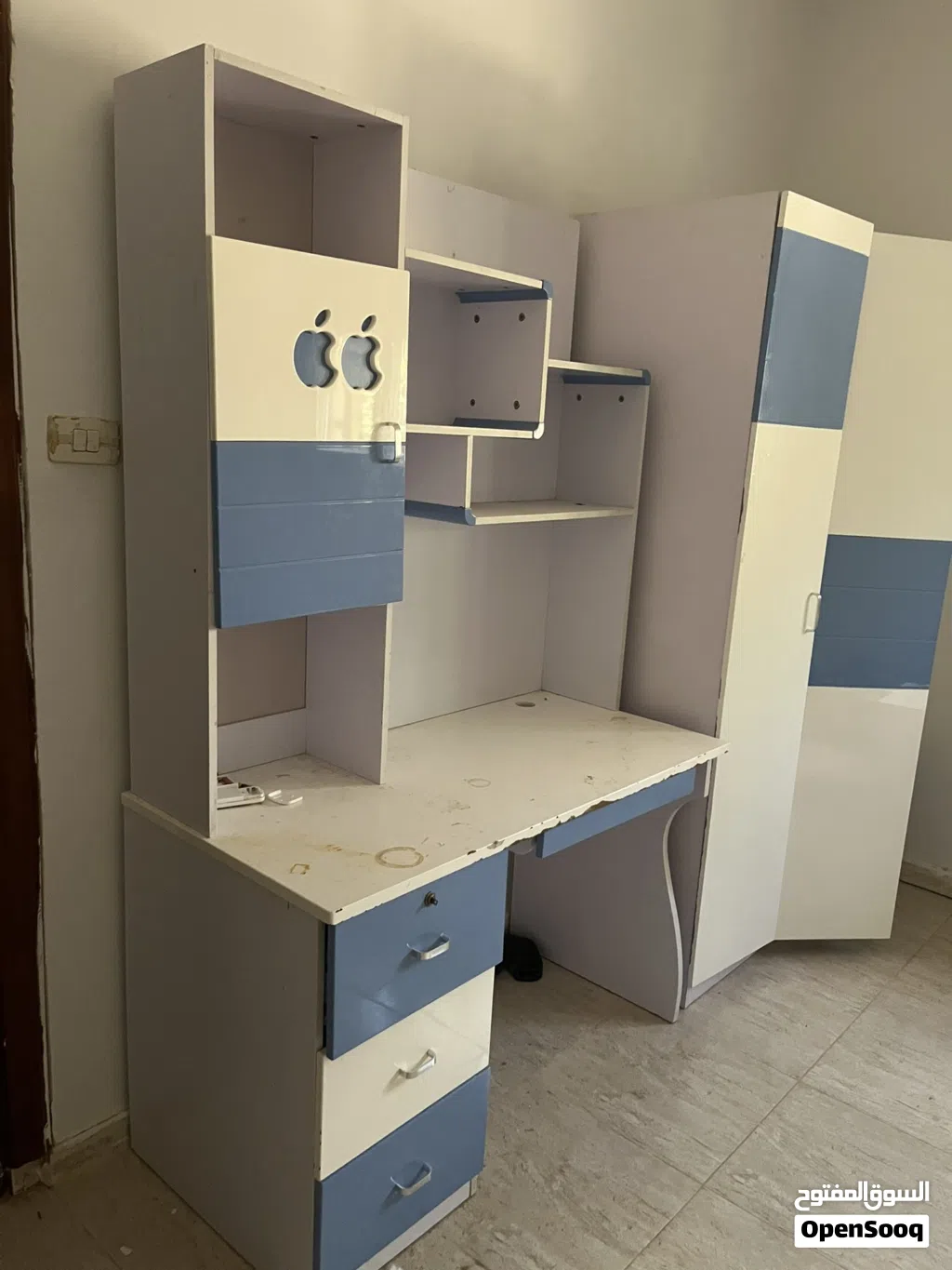 غرفة نوم أطفال...دولاب ومكتبة وكمدينو