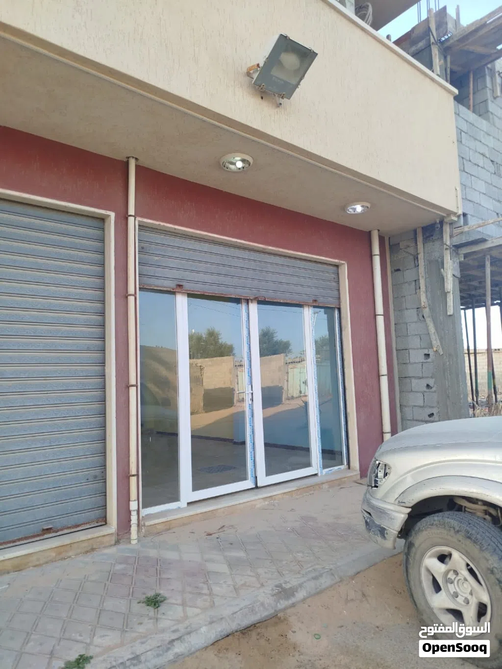 محل للإيجار المساحة 300 متر تقريبا