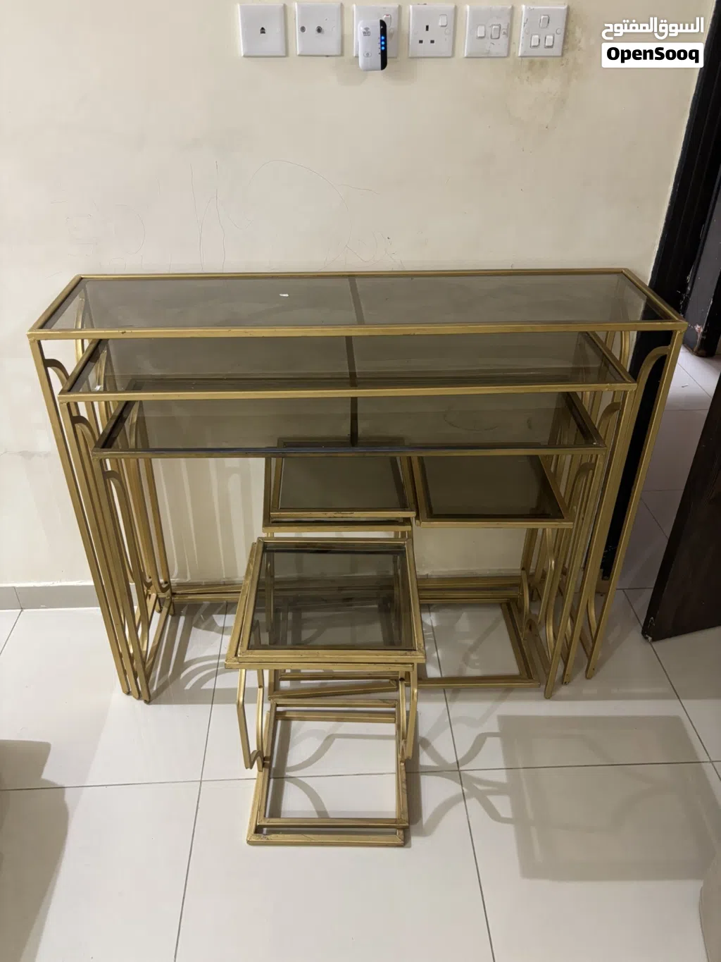 طاولات للبيع