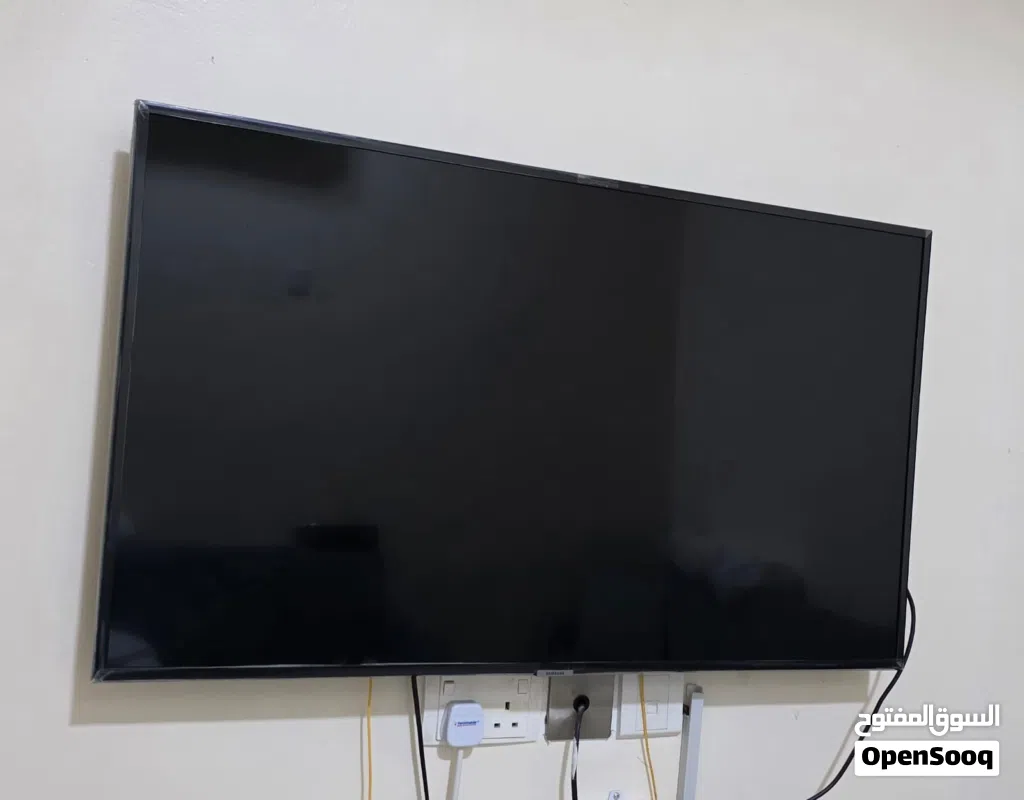 شاشة سامسونج 43 انش 4k مستعملة مثل الجديدة 50 ريال عماني