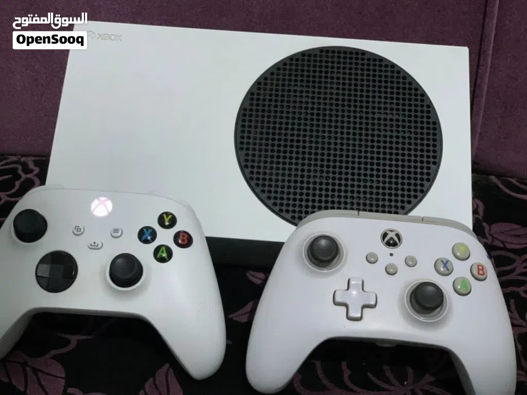 500 قيقا Xbox series s مع ذراعين وحده اصلية وثانيه درجة اولى بدون الباكو استعمال نظيف السعر 2100