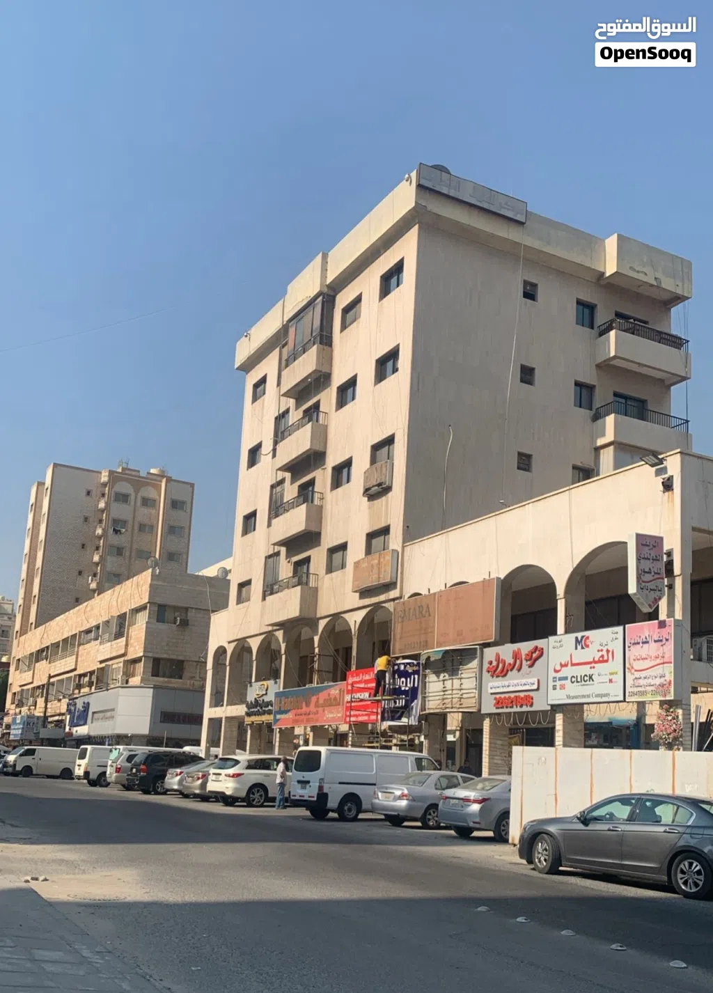 للايجار مكاتب ومحلات تجارية في مجمع تجاري في حولي شارع تونس