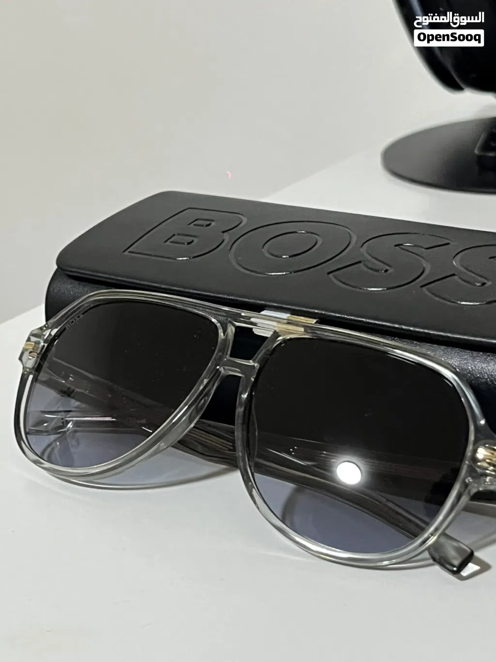 نظارة Boss أصلية للبيع بحالة الوكالة