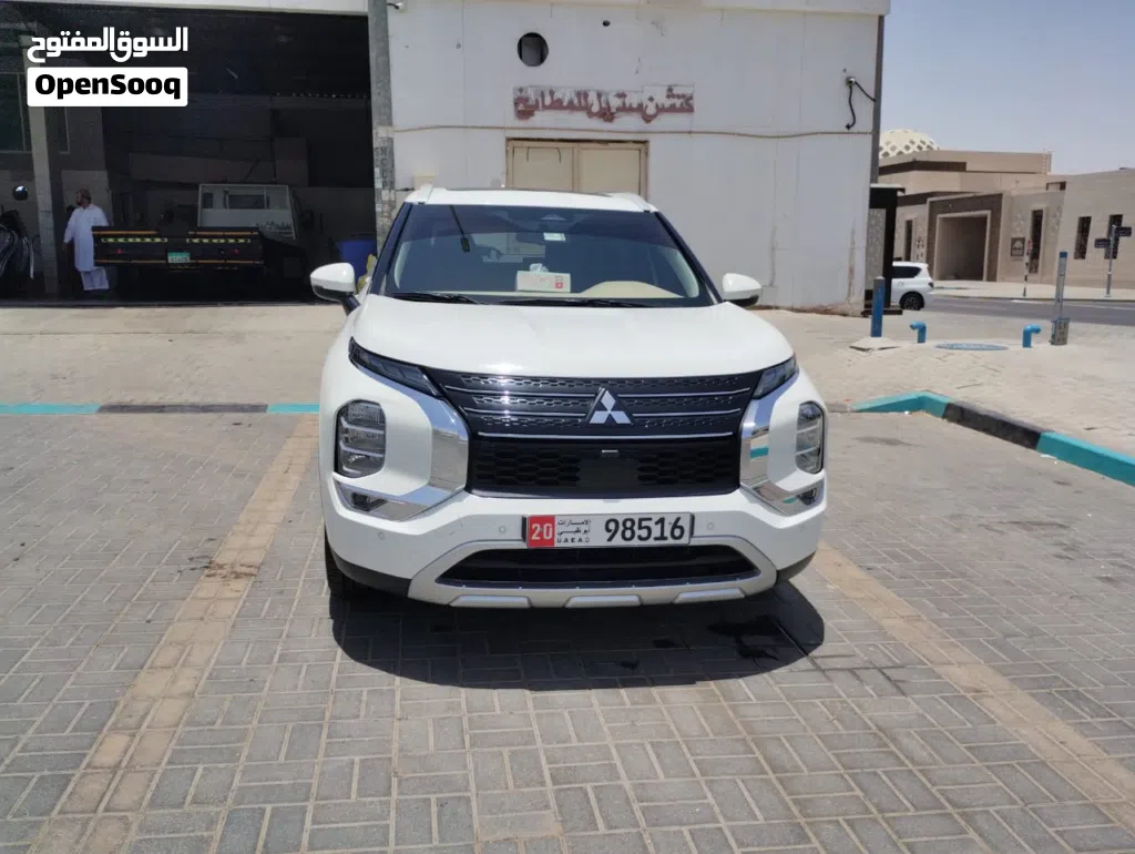 ميتسوبيشي اوتلاندر Standard