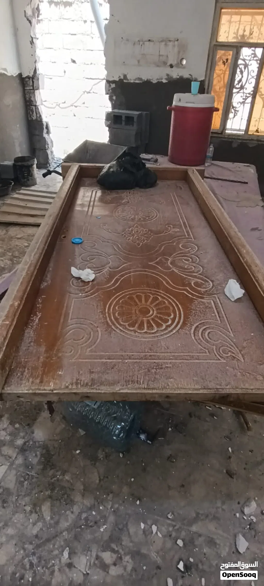 باب خشم عريض جدا قوي شوفت العين