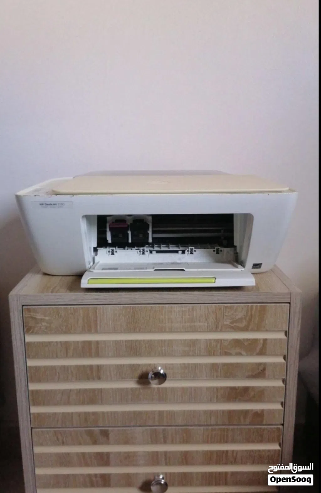 طابعة HP مستعملة للبيع - لطابعة HP DeskJet 2130 All - In - One وهي طابعة متعددة المهام اقتصادية مصم