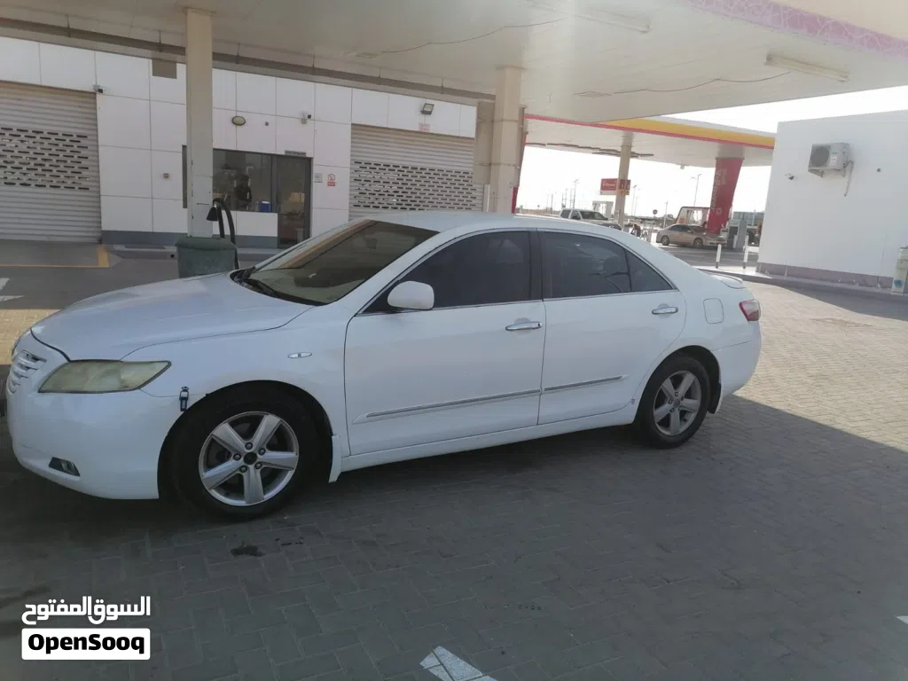 Toyota Camry E