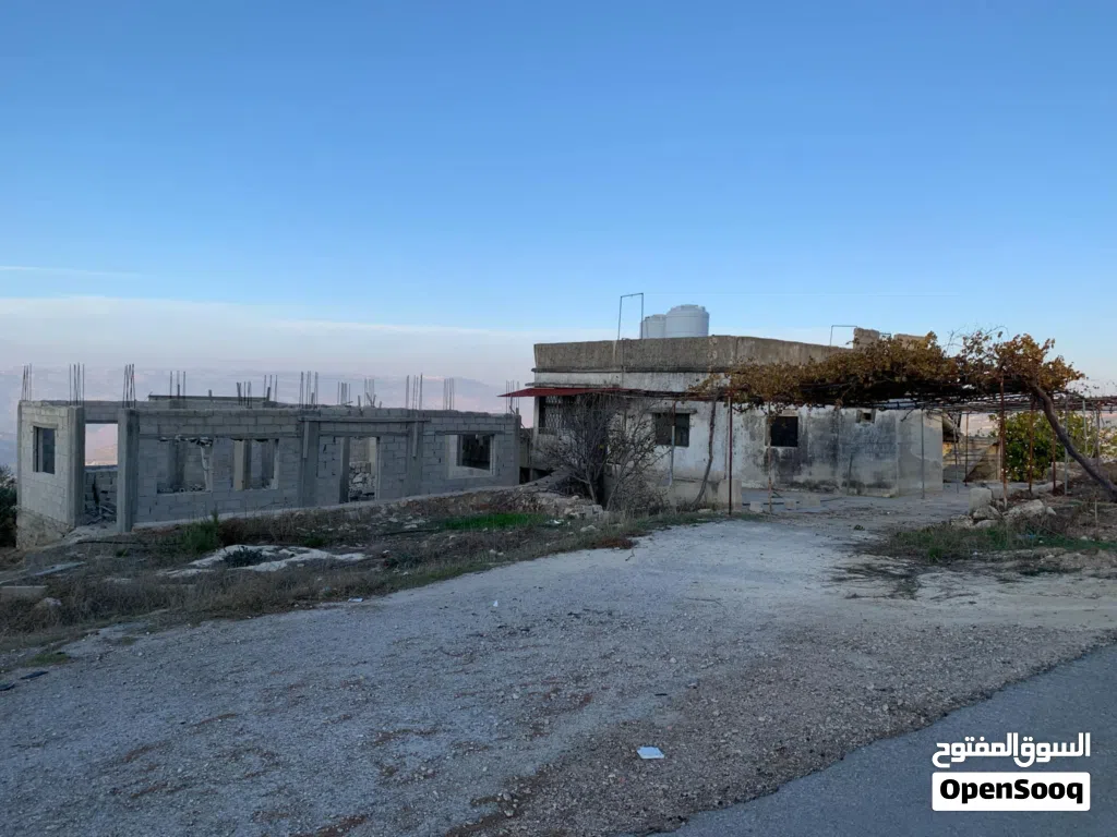 نصف دنم في السلط - زي ، إطلالة على جبال جرش وعجلون وفلسطين