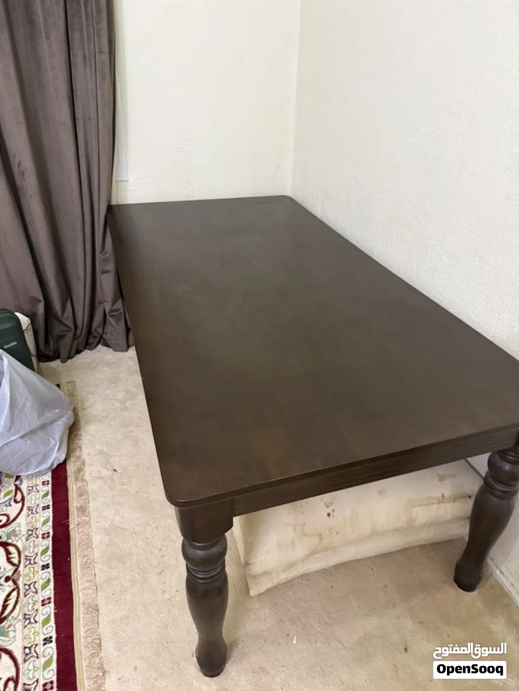 طاولة طعام للبيع قابل للتفاوض