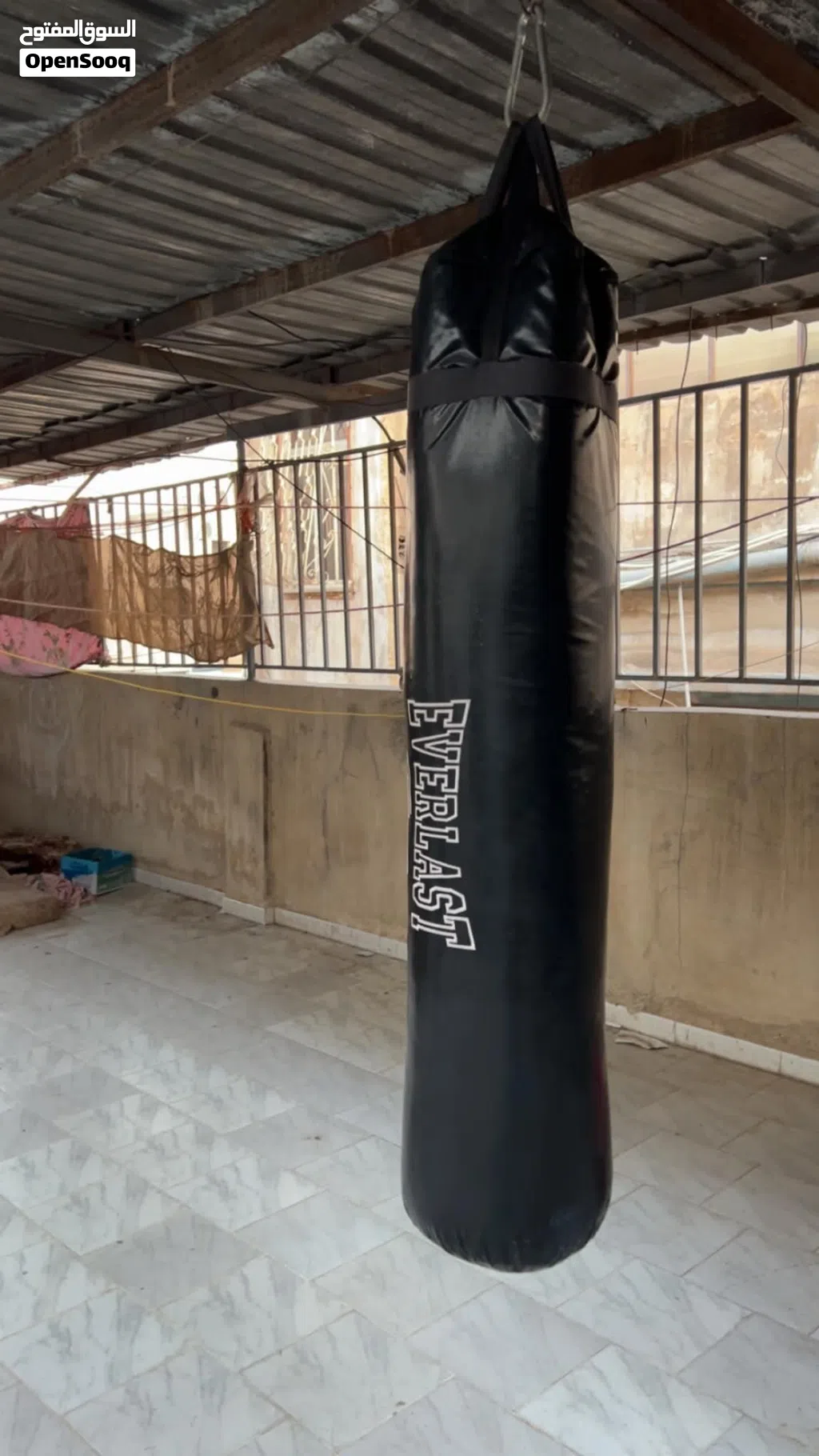 كيس ملاكمة Everlast أصلي بحالة ممتازة للبيع – بسعر لقطة