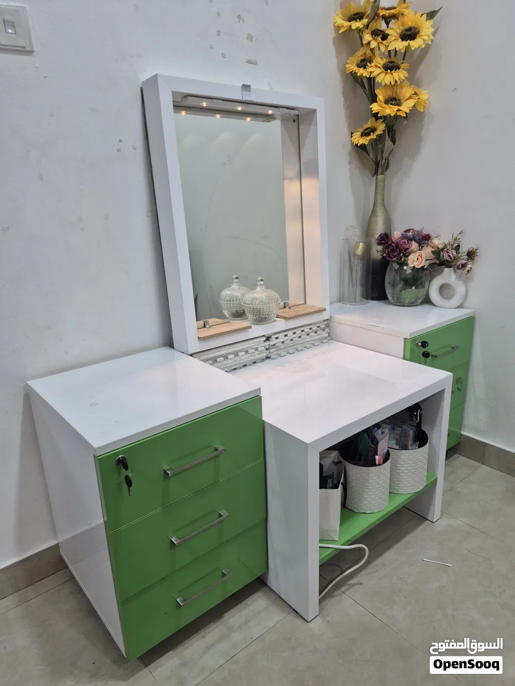 Dressing table