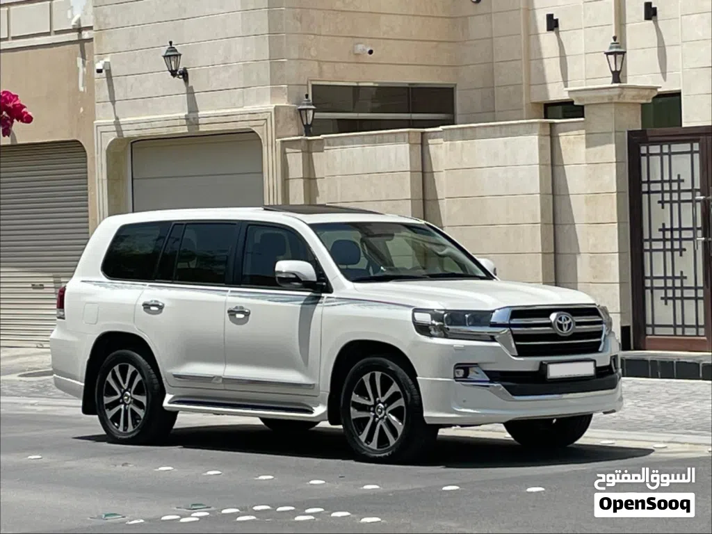 Toyota Land Cruiser Grand Touring