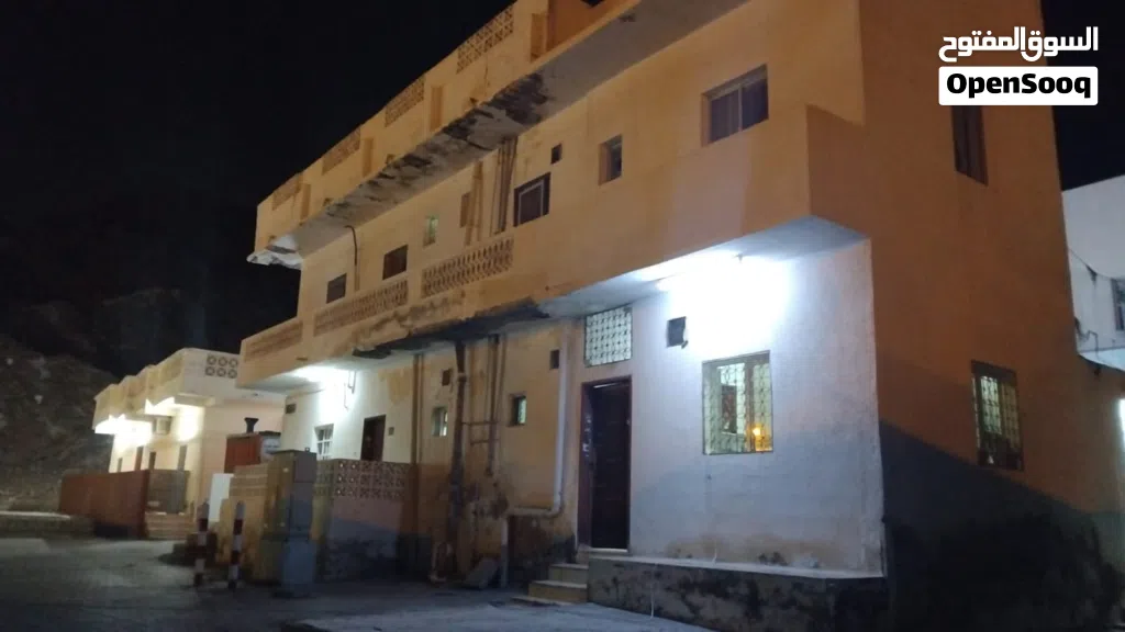 بيت للبيع في مطرح حي الزاهيه