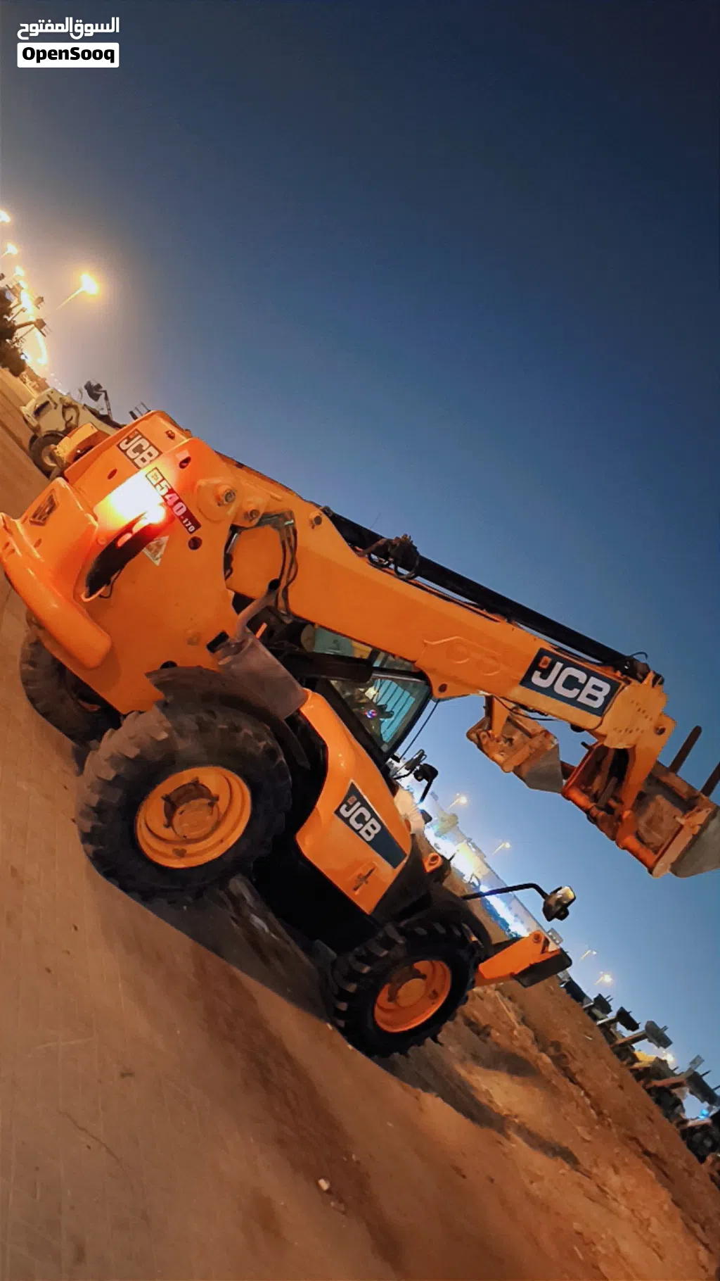 تلي هندر للإيجار رافعة تلسكوبيه 17متر جي سي بي