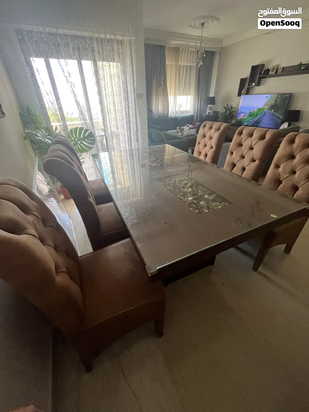طاولة سفره مع بيرو كبير