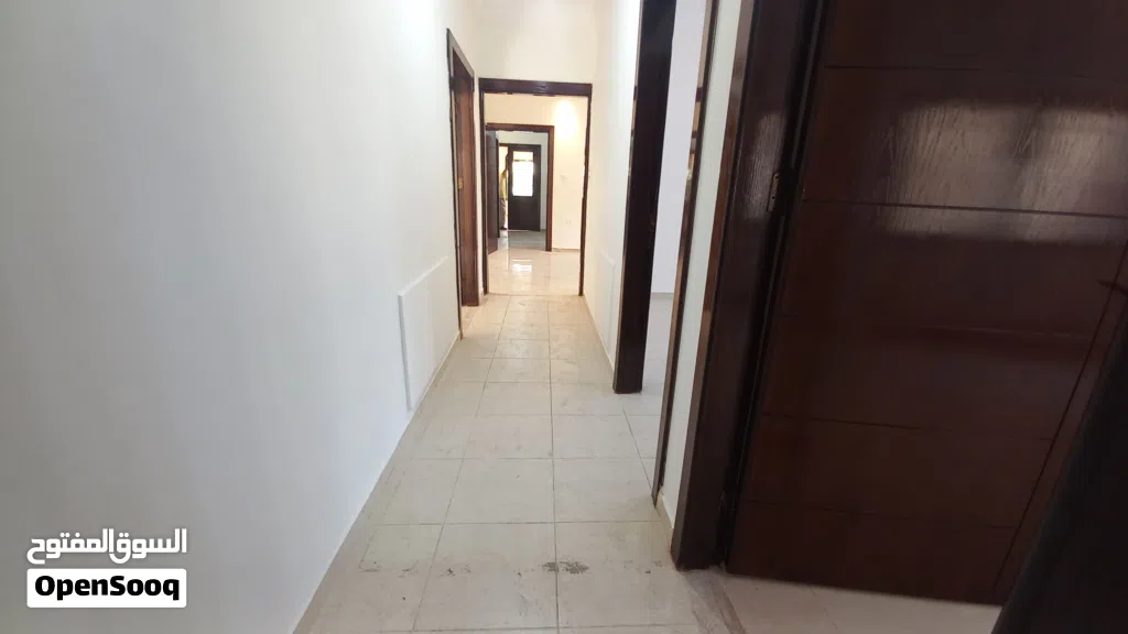 شقه فارغه للإيجار شميساني 160م