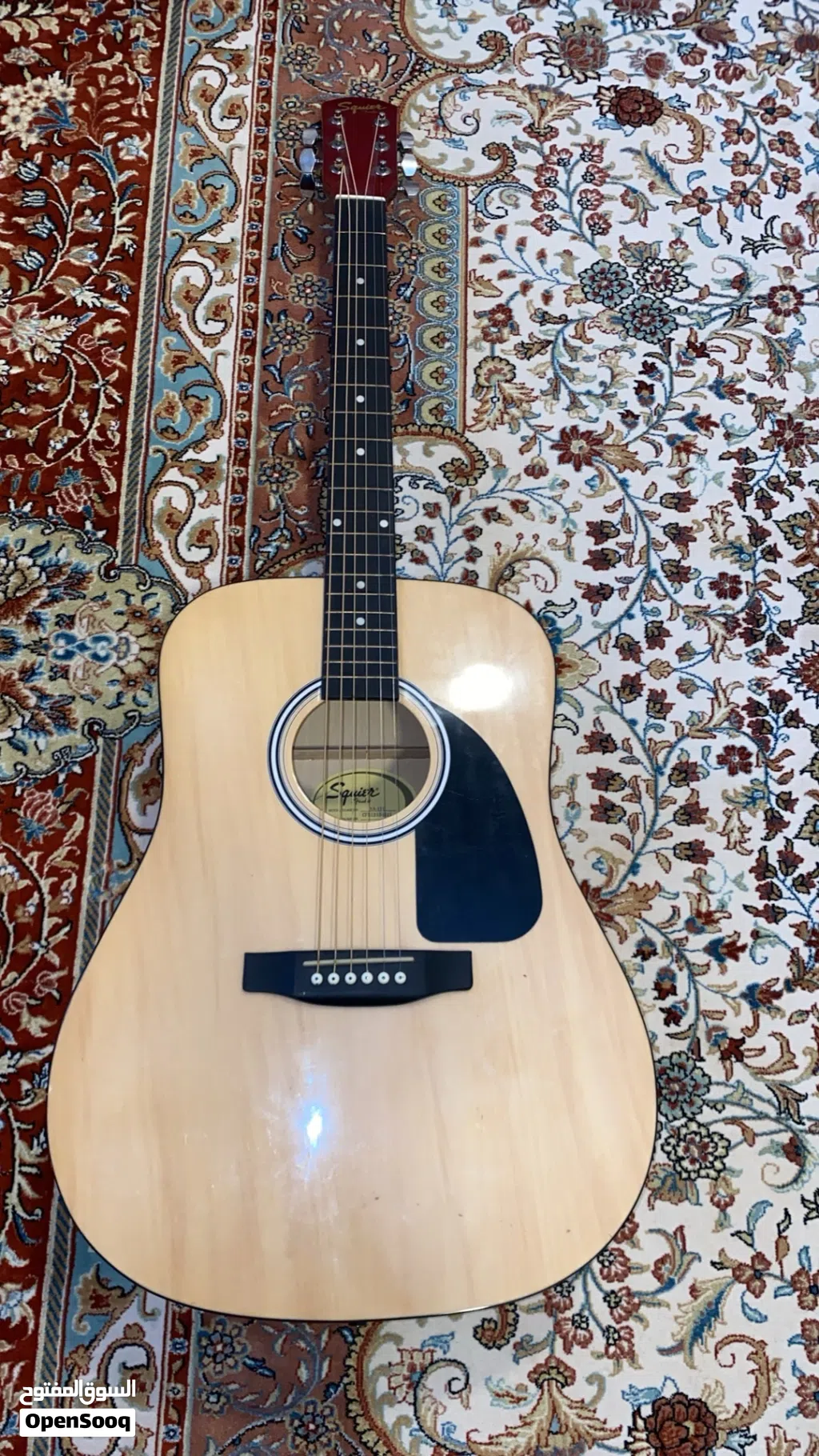 للبيع جيتار Squier SA-150 الأصلي بحالة جيدة جدًا، مناسب للمبتدئين ومحبي العزف، بسعر ممتاز.