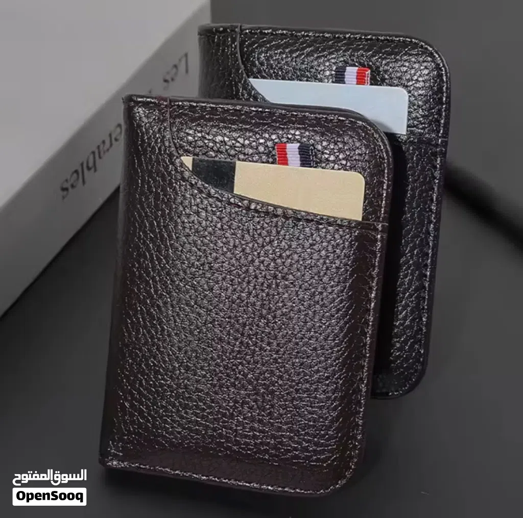 محفظة جلد أنيقة وعملية بسعر ما يتفوت!
