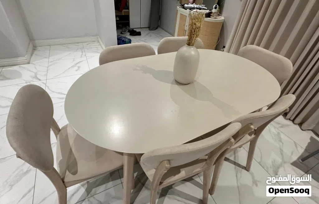 HomeCentre Dining table