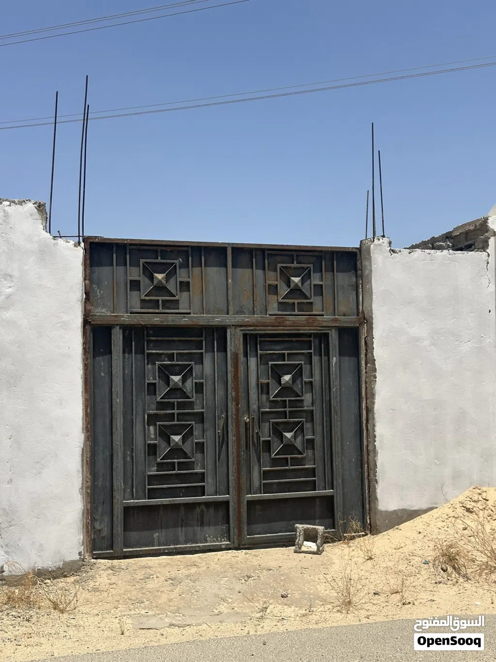 قطعة ارض في وادي الربيع عليها هيكل
