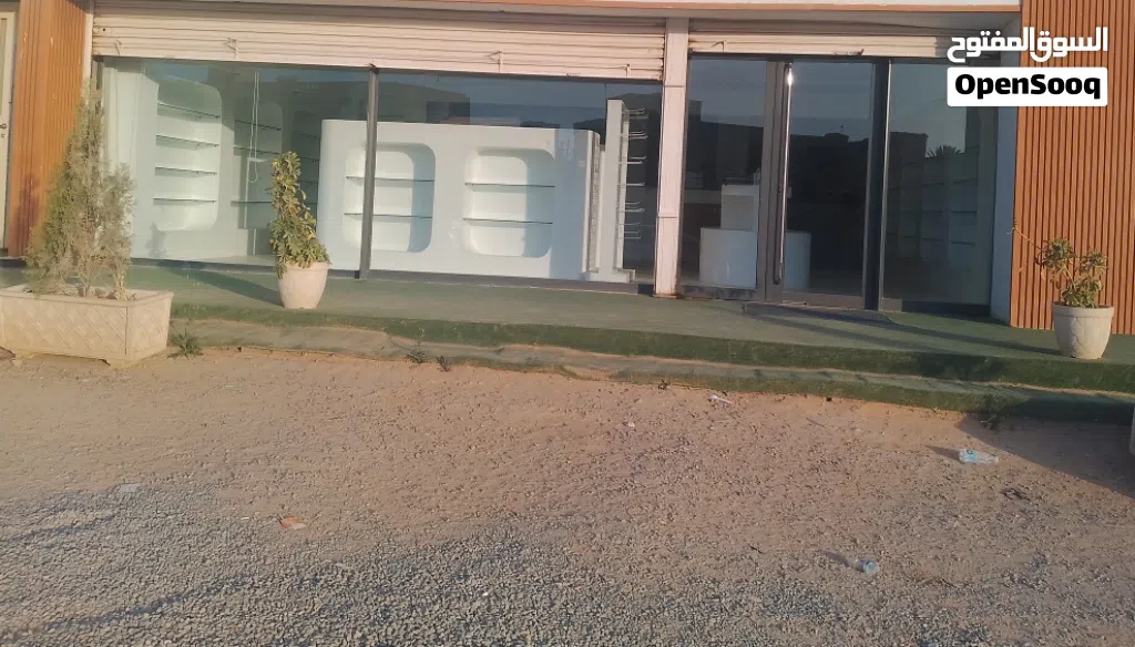 محل للايجار طريق شوك بقرب من عيادة الرويال